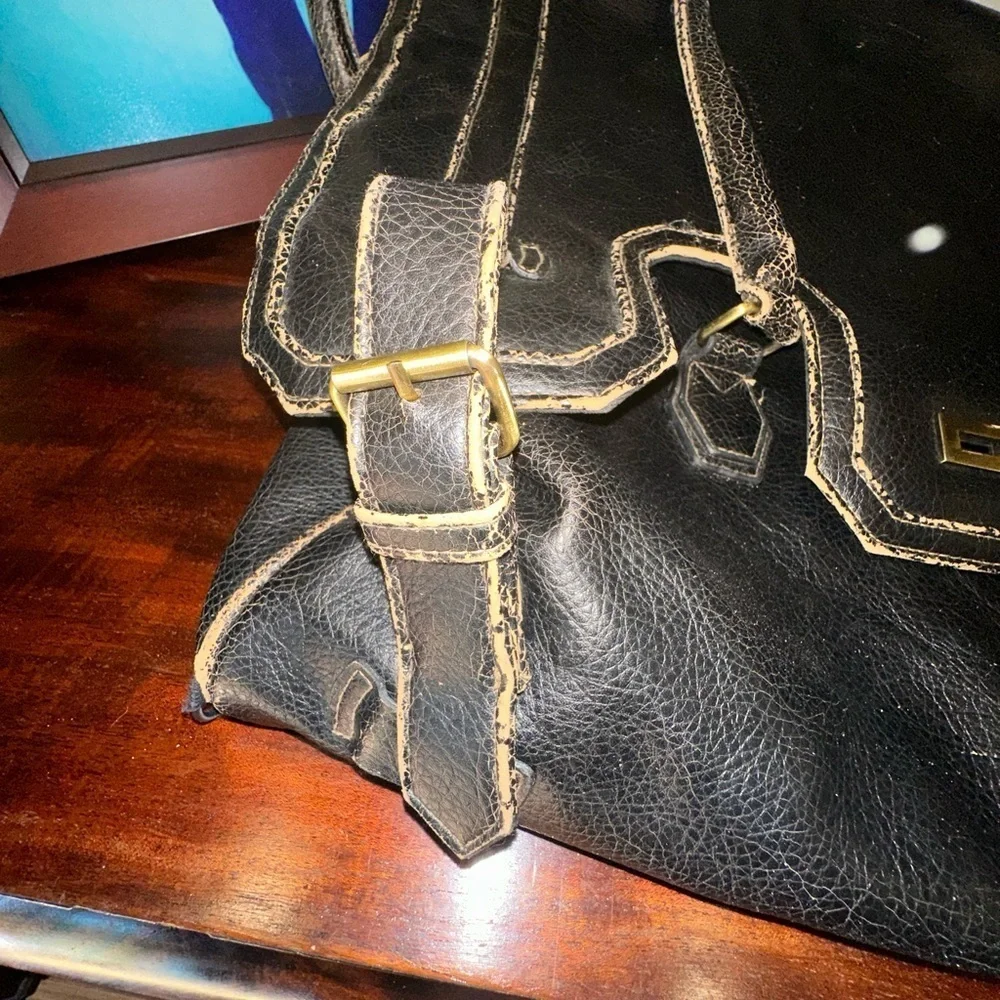 FINA FIRENZE TRAVEL DISTRESSED LEATHER MESSENGER BAG MANY POKETS .